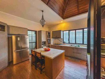 Leasehold 18 years villa in prime location Berawa with 3 bedrooms