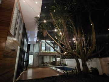 FOR SALE: 6-Bedroom Villa in Villa Pura Tagaytay, Tagaytay City, Cavite