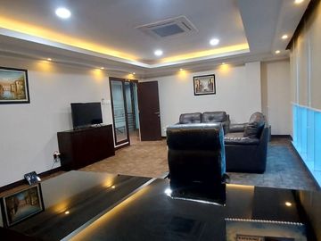 DIJUAL CEPAT GEDUNG 4 LANTAI AREA KEMAYORAN JAKARTA PUSAT FULL FURNISH
