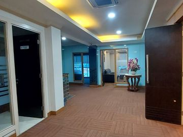DIJUAL CEPAT GEDUNG 4 LANTAI AREA KEMAYORAN JAKARTA PUSAT FULL FURNISH