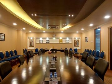 DIJUAL CEPAT GEDUNG 4 LANTAI AREA KEMAYORAN JAKARTA PUSAT FULL FURNISH