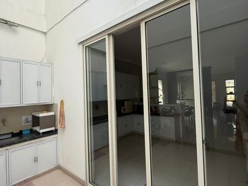 Dijual Rumah Mewah di Puri Mansion, Lt.9x20m2,Full Furnished, Harga : 6.7M Nepis