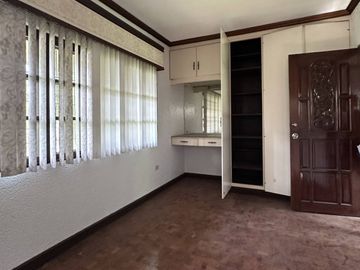 FOR SALE: 4-Bedroom Single-Family House in Bf Homes, Parañaque