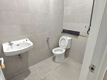 Miliki Rumah Mewah 2 lantai di Harapan indah bekasi kota (D0472)