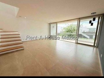 RENTA | Departamento en Santa Fe, Juriquilla, Querétaro | 2 niveles | Balcón | Área de TV | Alberca | gym | plazas comerciales cerca.