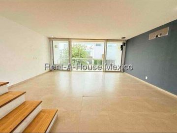 RENTA | Departamento en Santa Fe, Juriquilla, Querétaro | 2 niveles | Balcón | Área de TV | Alberca | gym | plazas comerciales cerca.