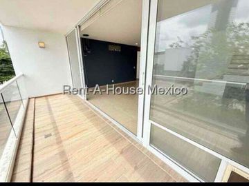 RENTA | Departamento en Santa Fe, Juriquilla, Querétaro | 2 niveles | Balcón | Área de TV | Alberca | gym | plazas comerciales cerca.