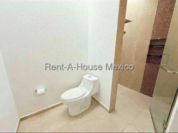 RENTA | Departamento en Santa Fe, Juriquilla, Querétaro | 2 niveles | Balcón | Área de TV | Alberca | gym | plazas comerciales cerca.