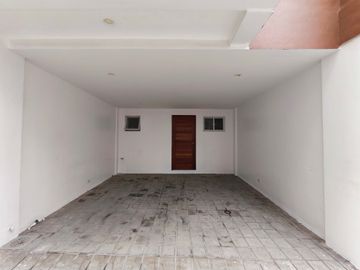 Proj.2 Quezon City For Sale 3 Storey Townhouse with Roofdeck near Xavierville RG