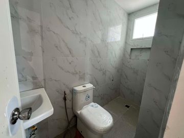 Proj.2 Quezon City For Sale 3 Storey Townhouse with Roofdeck near Xavierville RG
