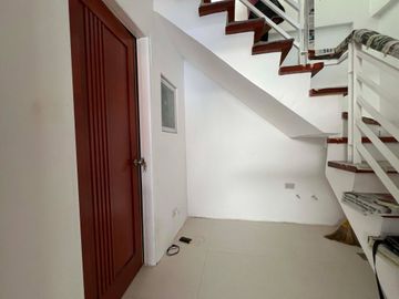 Proj.2 Quezon City For Sale 3 Storey Townhouse with Roofdeck near Xavierville RG