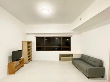 RUSH for Lease/Sale 2BR Bi-level with maid's room Icon Residences, BGC, Taguig