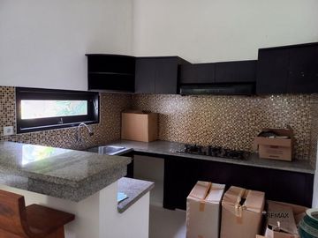 Villa 3 Kamar Tidur Siap Huni Disewakan di Kerobokan, Kuta