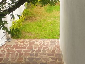 RENTA DE CASA AMUEBLADA EN LOMAS DE COMANJILLA SALIDA LEON SILAO