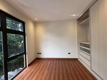Cubao Semi Furnished Townhouse For Sale with 3 Bedrooms and 2 Car Garage near P. Tuason, Bonny Serrano Quezon City SD