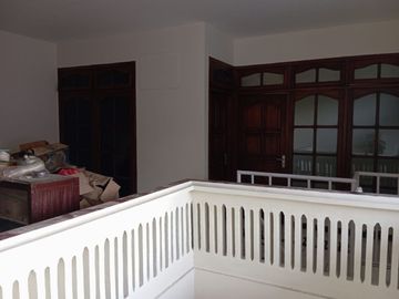 Dijual Rumah Terawat 2 Lantai 4 KT di Karang Empat Tambaksari - 1,2M