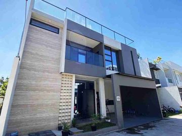 Rumah Mewah 3 Lantai Siap Huni Di Cluster Premium Ada Kolam Renang Pribadi