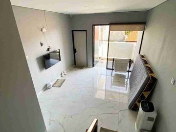 Rumah Mewah 3 Lantai Siap Huni Di Cluster Premium Ada Kolam Renang Pribadi