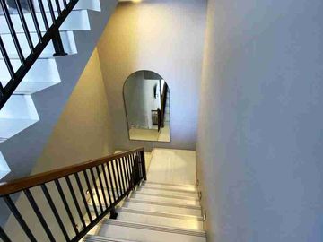 Rumah Mewah 3 Lantai Siap Huni Di Cluster Premium Ada Kolam Renang Pribadi