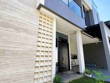 Rumah Mewah Baru 3 lt di Cluster Gajahan Colomadu