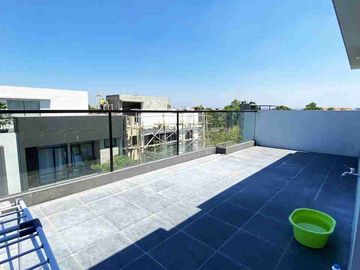 Rumah Mewah Baru 3 lt di Cluster Gajahan Colomadu