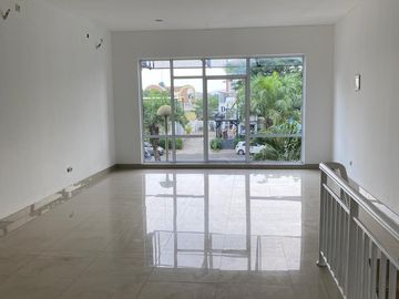 DISEWAKAN RUKO NORTH SORENTO DI GADING SERPONG, LOKASI STRATEGIS