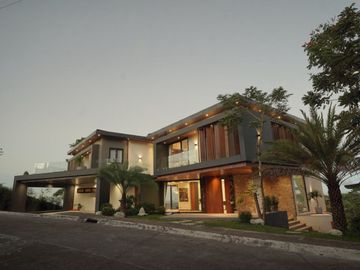 HOUSE AND LOT FOR SALE BANYAN CREST AT TIMBERLAND HEIGHTS NEW LISTING PHP 145,000,000 NEAR MANILA WALDORF, SPECTRUM PROGRESSIVE, SM CITY SAN MATEO