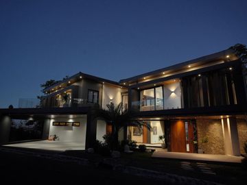 HOUSE AND LOT FOR SALE BANYAN CREST AT TIMBERLAND HEIGHTS NEW LISTING PHP 145,000,000 NEAR MANILA WALDORF, SPECTRUM PROGRESSIVE, SM CITY SAN MATEO