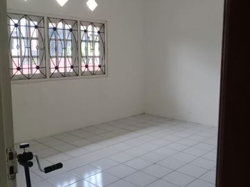 DIJUAL RUMAH HOOK PERUM SURADITA CISAUK 1 LANTAI