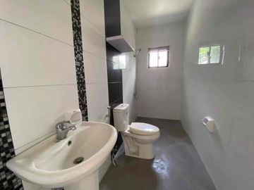 5 bedrooms house and lot for rent and for sale
