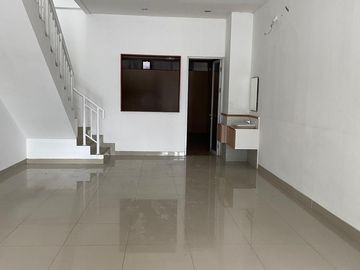 DISEWAKAN RUKO NORTH SORENTO DI GADING SERPONG, LOKASI STRATEGIS