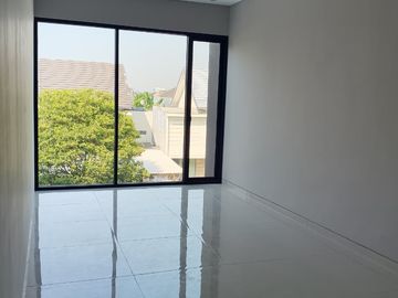 Dijual Rumah New Minimalis Hook di Woodland Citraland Surabaya Barat