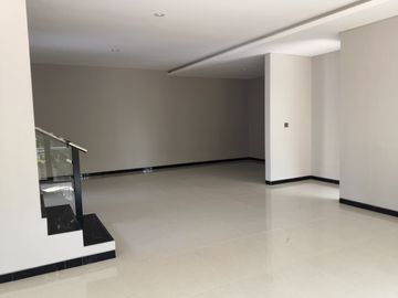Dijual Rumah New Minimalis Hook di Woodland Citraland Surabaya Barat