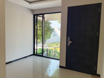 Dijual Rumah New Minimalis Hook di Woodland Citraland Surabaya Barat