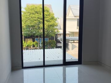 Dijual Rumah New Minimalis Hook di Woodland Citraland Surabaya Barat