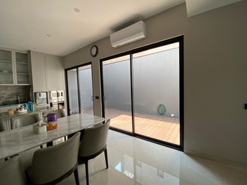 DIJUAL RUMAH DI JALAN BOULEVARD CLUSTER AMATA MOZIA BSD CITY