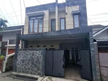 TERMURAH DIJUAL RUMAH 2,5 LANTAI DI DAERAH CIKUTRA BANDUNG LOKASI DEKAT DENGAN RS SANTO YUSUF