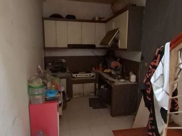 TERMURAH DIJUAL 2,5 LANTAI RUMAH DI DAERAH CIKUTRA BANDUNG LOKASI DEKAT DENGAN RS SANTO YUSUF