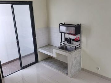 Disewa Rumah Modern 2 LT Semi Furnished di Cluster Kana Harapan Indah