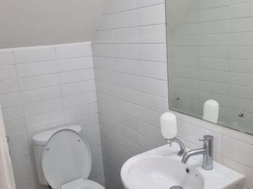 Disewa Rumah Modern 2 LT Semi Furnished di Cluster Kana Harapan Indah