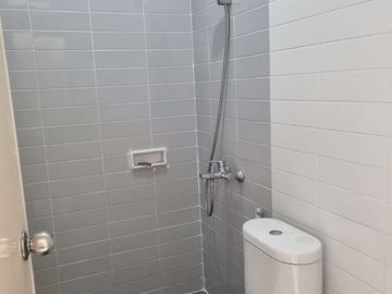 Disewa Rumah Modern 2 LT Semi Furnished di Cluster Kana Harapan Indah