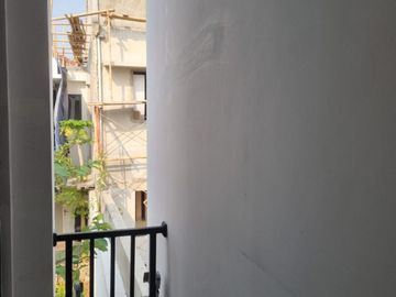 Disewa Rumah Modern 2 LT Semi Furnished di Cluster Kana Harapan Indah