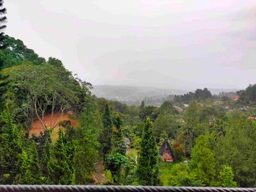 dijual villa di Megamendung ada kolam renang fully furnished bagus bersih sejuk aman view gunung