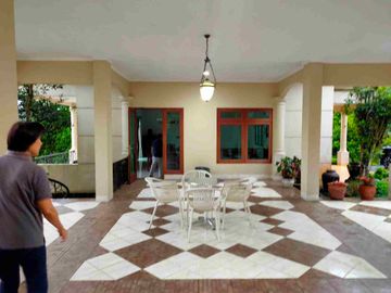 dijual villa di Megamendung ada kolam renang fully furnished bagus bersih sejuk aman view gunung