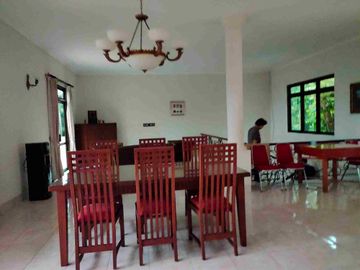 dijual villa di Megamendung ada kolam renang fully furnished bagus bersih sejuk aman view gunung