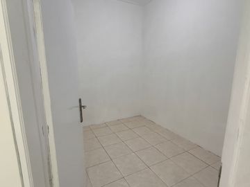 DIJUAL RUMAH 2 LANTAI 3 KAMAR TIDUR HADAP TIMUR LOKASI STRATEGIS di CITRA 2 EXTENSION, JAKARTA BARAT