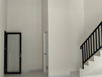 DISEWAKAN GUDANG BANGUNAN BARU DENGAN OFFICE MUAT KONTAINER 20 40 FEET di GUDANG ERA PRIMA INDUSTRIAL TANGERANG