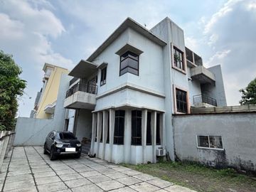 Ss.963 - Murah !! Dijual Rumah Hook Luas 430 Siap Huni di Jalan Utama Hadap Selatan di Belakang Mall Gading
