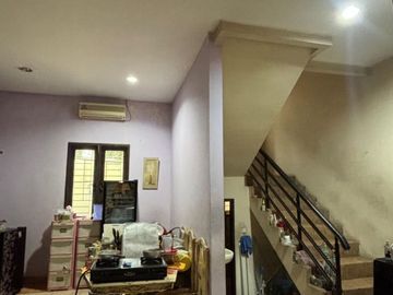 Ss.963 - Murah !! Dijual Rumah Hook Luas 430 Siap Huni di Jalan Utama Hadap Selatan di Belakang Mall Gading
