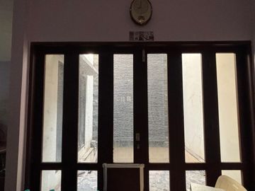 Ss.963 - Murah !! Dijual Rumah Hook Luas 430 Siap Huni di Jalan Utama Hadap Selatan di Belakang Mall Gading